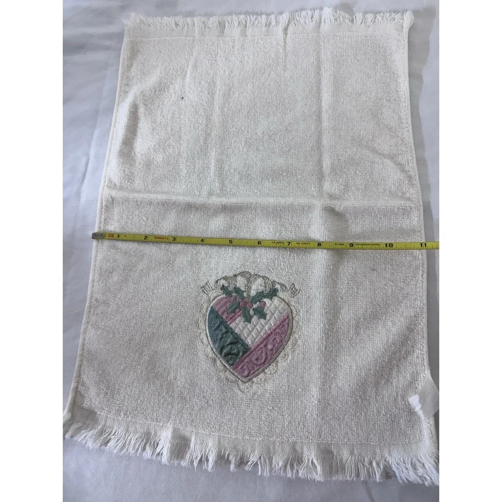 Christmas Holiday Ivory Fingertip Towel Embroidery Cotton Pink Heart Holly Vtg